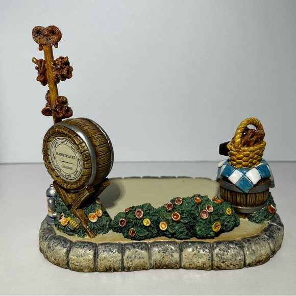 Goebel Hummelscape Marktplatz 1065-D Hummel Figurine Alpine Dancer 2108/B NIB - Picture 5 of 9